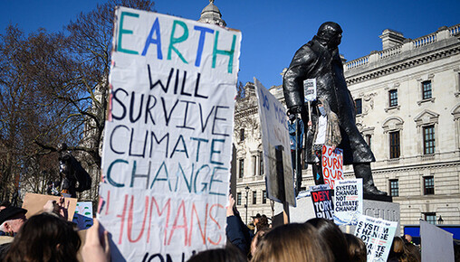 Statue, protest